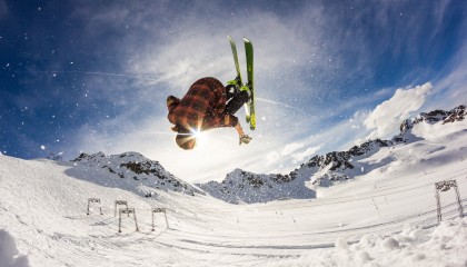 九游网页版官网入口-【棒球赛事全景虚拟化】未来未必需要现场，科技引领新体验！，棒球赛视频带字幕